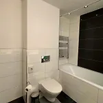 Apartment - Easy Access & Parking *
