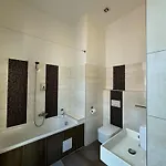 Apartment - Easy Access & Parking