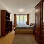 - Easy Access & Parking Apartman *