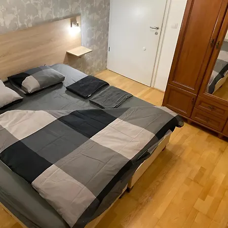 Midtown Easy Check-in & Parking