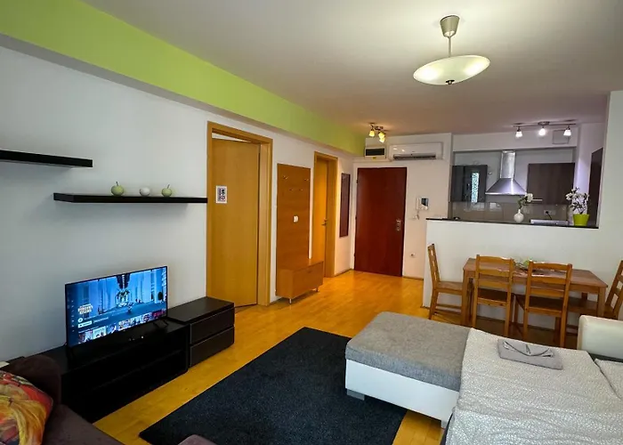 Midtown Easy Check-in & Parking *